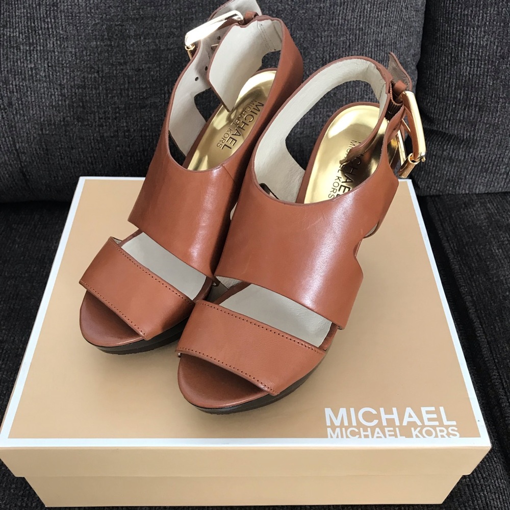 Michael Kors Carla Platform Lugagge Sandal